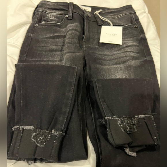 NWT: KAN CAN MANDY DISTRESSED SKINNY JEANS - VINTAGE BLACK. NWT Size 5/26 - Picture 3 of 8